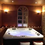 Chateau De Bed and Breakfast Murviel
