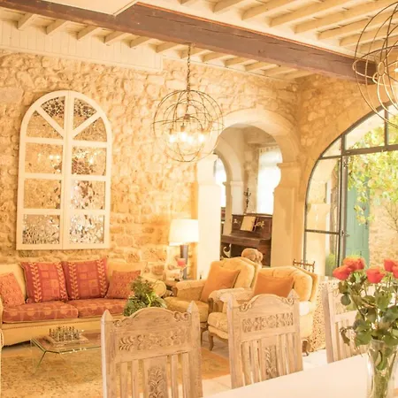 Chateau De Bed & Breakfast 3*