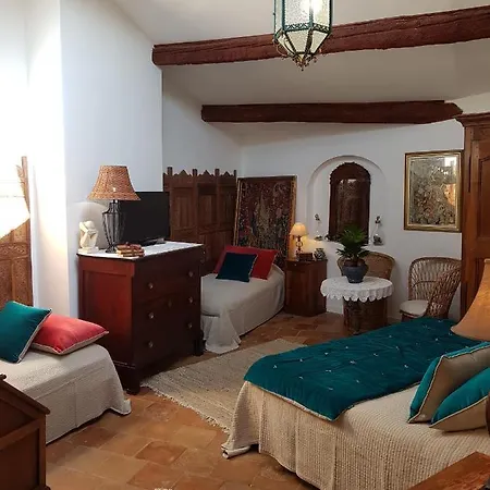 Chateau De Bed & Breakfast