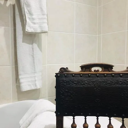 Chateau De Bed & Breakfast 3*