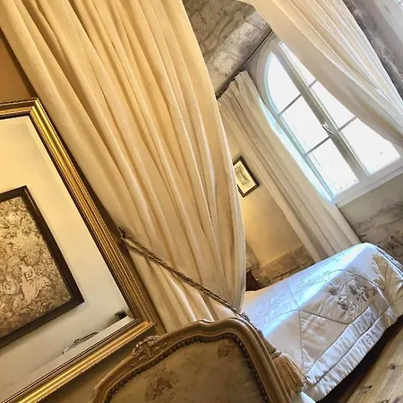 Chateau De Bed & Breakfast