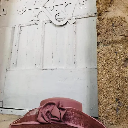 Chateau De Bed & Breakfast 3*