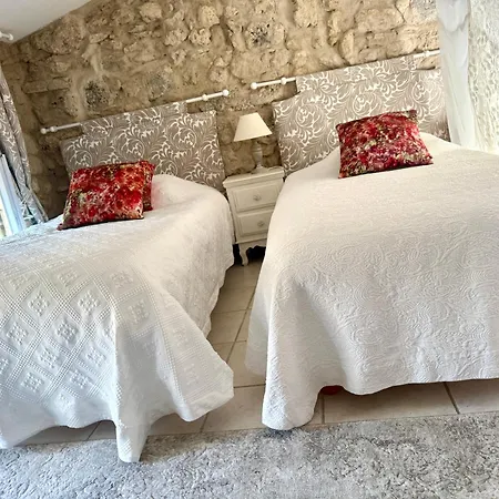Chateau De Bed & Breakfast Murviel