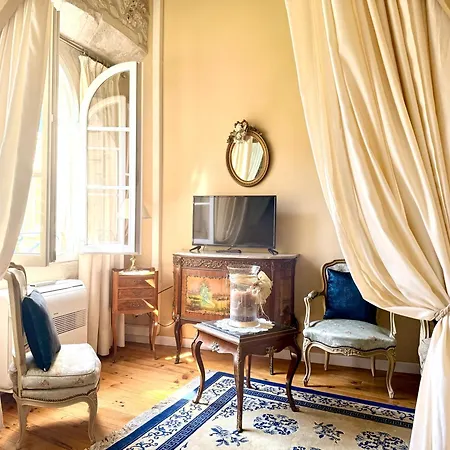 Chateau De Bed & Breakfast Murviel
