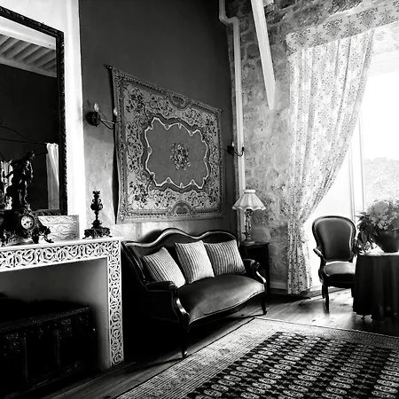Chateau De Bed & Breakfast Murviel
