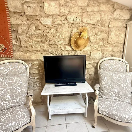 Chateau De Bed & Breakfast Murviel